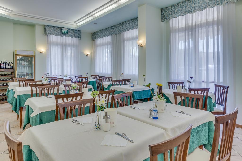 Hotel Austria Caorle Zewnętrze zdjęcie